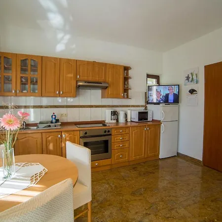 Апартаменти With Parking Space - 6984