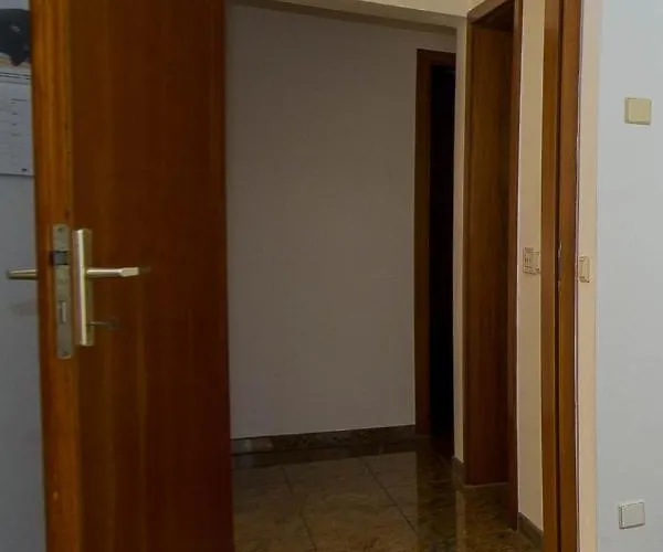 With Parking Space - 6984 Lägenhet