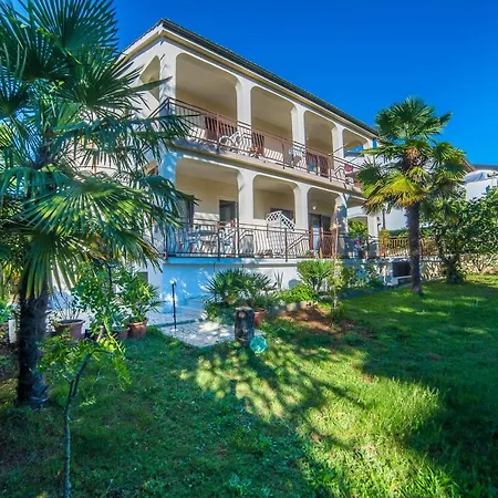 Lejlighed With Parking Space - 6984 *