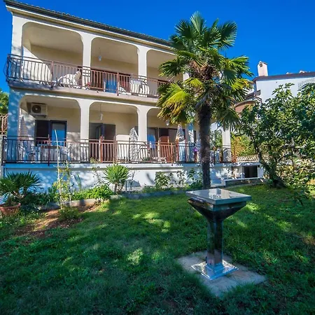 With Parking Space - 6984 * 波雷奇