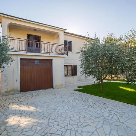 Daire With Parking Space - 6984 *