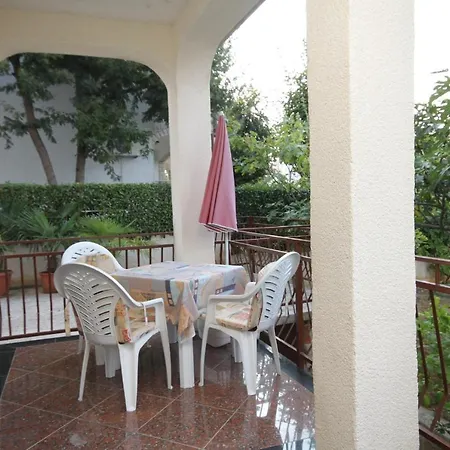 With Parking Space - 6984 * 波雷奇